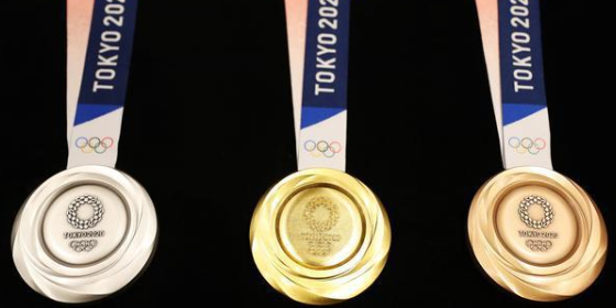 东京2020奥运会倒计时一周年 特色奖牌光彩夺目