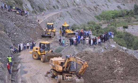       摩洛哥南部山区泥石流造成15人死亡