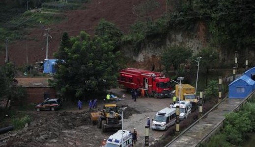       贵州水城特大山体滑坡致13人遇难 32人仍失无