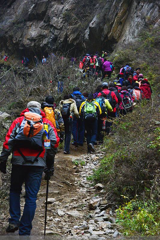       江西吕阳洞溯溪“驴友”之死：不专业的户