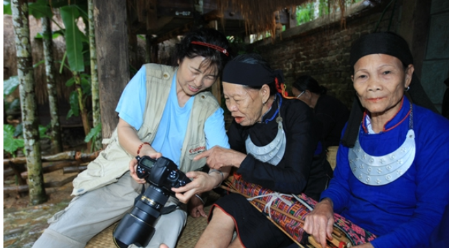 <b>      女摄影家用影像“抢救”海南本土民俗文化</b>