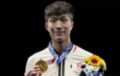 <b>中国香港队奥运夺冠升区旗奏国歌，无极4赚钱吗</b>