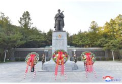 <b>金正恩向中国人民志愿军烈士陵园献花圈无极荣</b>