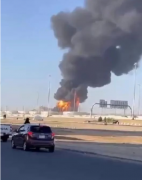 <b>突发！沙特遇袭无极4平台app下载，石油设施燃起</b>