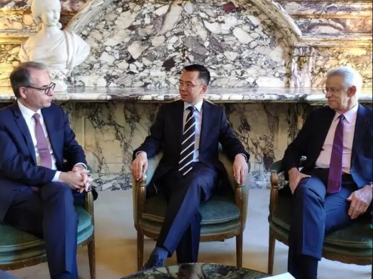 无极4平台注册中国驻法大使卢沙野访问法国奥弗涅—罗讷—阿尔卑斯大区