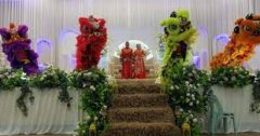 <b>马来西亚马来裔新人婚宴邀聘华人狮团作为表演</b>