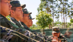 广西武警队列训练无极4平台登录助力新兵走好军