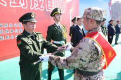 <b>新兵入伍时获赠从戎之剑无极4怎么样？</b>