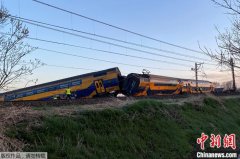 <b>无极加速器外媒：荷兰一客运列车脱轨，已致1人</b>