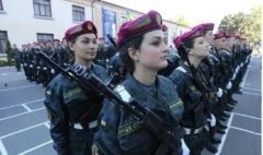 无极4平台乌克兰人口迅速流失，征召女兵上战场